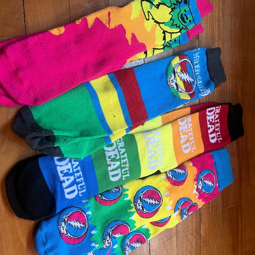 Grateful Dead Pink and Blue Casual Socks Vibrant Design (Bin 1)